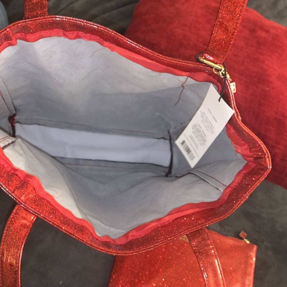Marc jacobs 2 piece set new with tags. Inside lineing of bag is gone - Picture 7 of 7